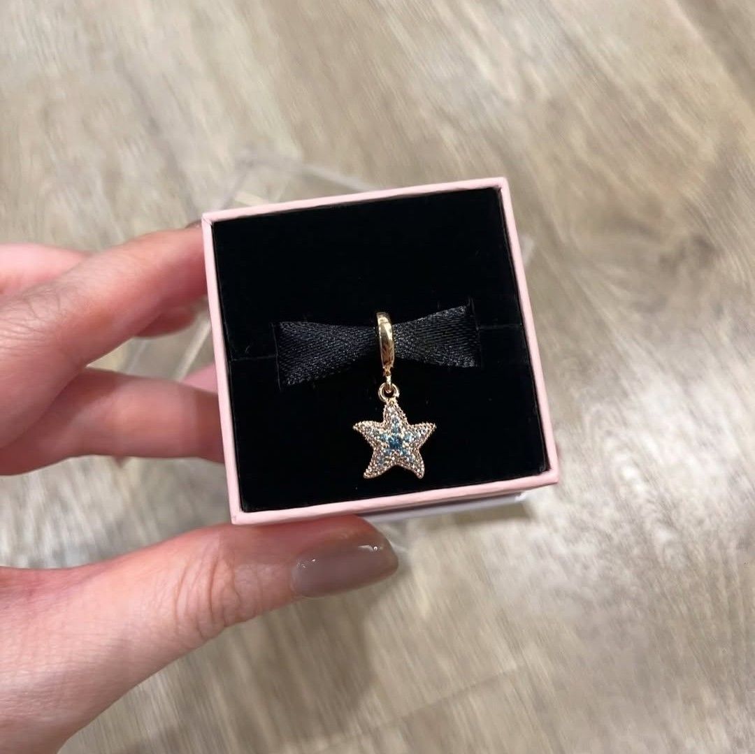 SALE❗ Pandora Sparkling Starfish Dangle Charm (Category: Charms) located in Manila. Submitted by badaloves_u (Listing ID 1470482284, Image 2). Description: - 💯 Authentic Pandora with Authenticity ALE marks - FREE Box and Paper bag 🛍️ - ✨ FREE Cleaning to any Pandora Store 🛵 LALAMOVE courier for same day delivery 🚚 J&T provincial courier.