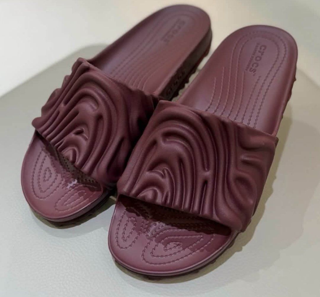 Salehe Bemburry Huckle (Category: Slippers & Slides) located in Rizal. Submitted by hiraya16 (Listing ID 1470401997, Image 3). Description: M7/W9 onhand ready to ship.
