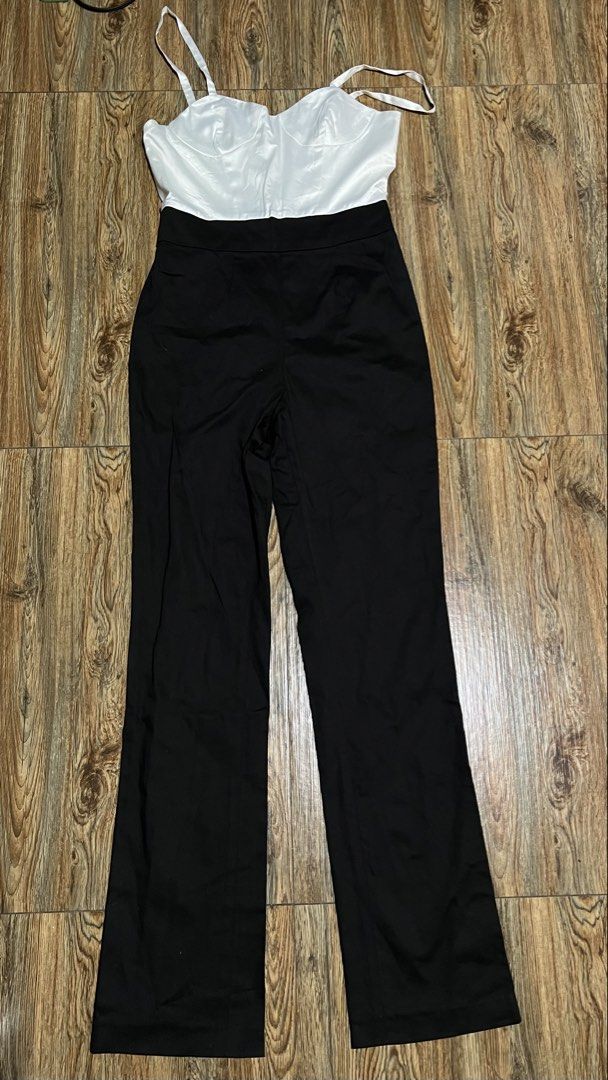 SALE‼️NEW jumpsuit (Category: Jumpsuits) located in San Jose del Monte. Submitted by senorita_wella (Listing ID 1470511823, Image 1). Description: .