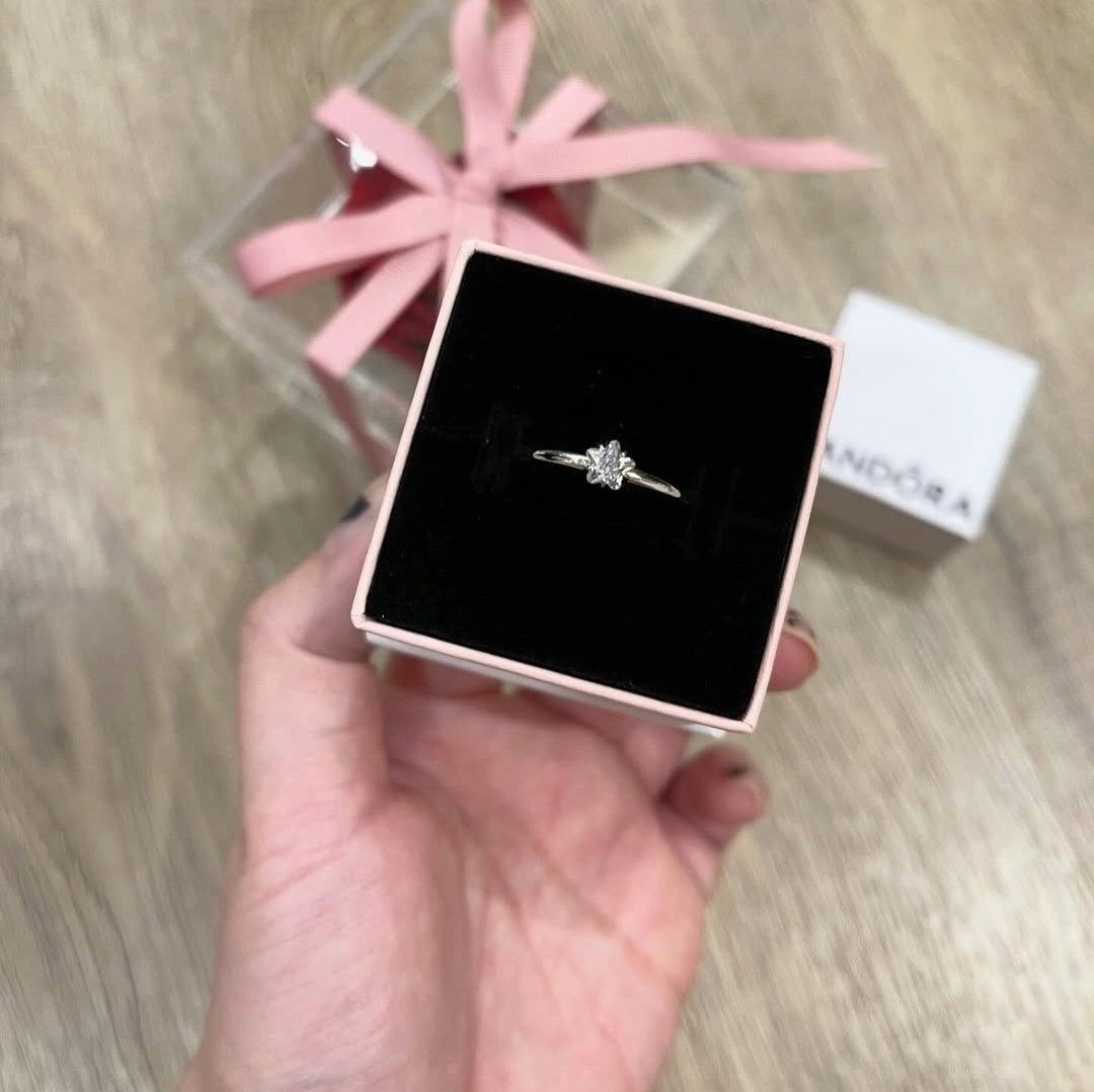 SALE❗Pandora Sparkling Star Ring (Category: Rings) located in Manila. Submitted by badaloves_u (Listing ID 1470402875, Image 2). Description: - 💯 Authentic Pandora with Authenticity ALE marks - FREE Box and Paper bag 🛍️ - ✨ FREE Cleaning to any Pandora Store 🛵 LALAMOVE courier for same day delivery 🚚 J&T provincial courier.