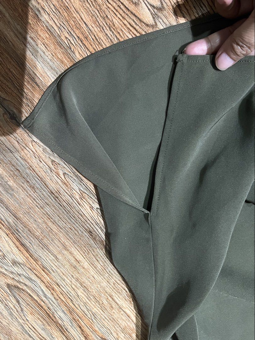 SALE‼️UNIQLO drape top (Category: Blouses) located in San Jose del Monte. Submitted by senorita_wella (Listing ID 1470478254, Image 3). Description: .