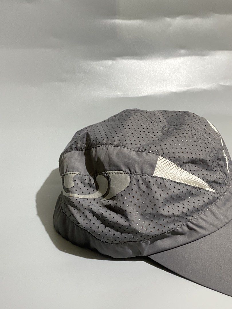 Salomon running hat (Category: Caps & Hats) located in Quezon City. Submitted by keedcaps4u (Listing ID 1470486132, Image 3). Description: Good condi auth No isue Osfa Mine 999 Freeship.