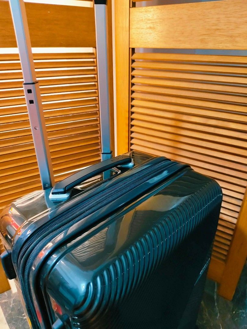 SAMSONITE VOLANT SPINNER EXPANDABLE📍 (Category: Luggage) located in Valenzuela. Submitted by se_japansurplus (Listing ID 1470508250, Image 3). Description: 😍JACKPOT MAKINIS😍 📍 SAMSONITE VOLANT SPINNER EXPANDABLE📍 ⚡⚡SALE 7,000 only ⚡⚡ ORIGINAL PRICE 18,000 Imported from japan CABIN,SMALL,HAND CARRY SIZE ✨Expandable Zipper ✨Polycarbonate Hardcase ✨Top and Side Carrier Handle ✨Telescopic Push Handle ✨Security coded lock TSA approved ✨Smooth and