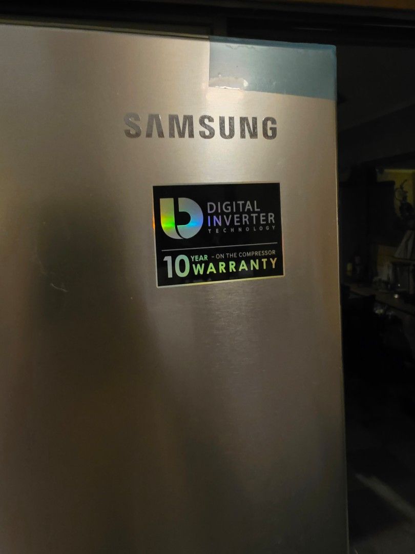 Samsung Digital Inverter (Category: Other Home Appliances) located in Manila. Submitted by dhbailey13 (Listing ID 1470460432, Image 3). Description: Samsung digital Inverter RT35K5532SL/TC is a 12.9 cu. ft. (362L net capacity) top-mount no-frost refrigerator featuring a Digital Inverter Compressor and Twin Cooling Plus technology. Key Specifications & Features • Capacity: 12.9 cu. ft. gross / 362L net total (273L fridge, 89L freezer) • Cooling Sy