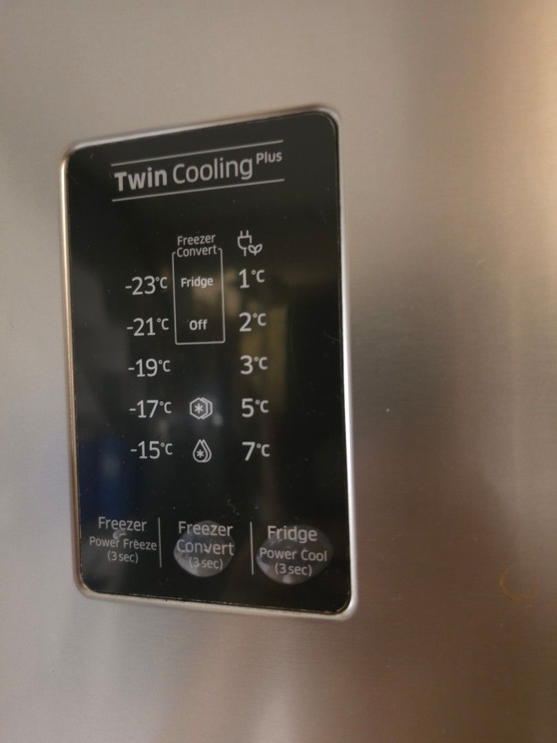 Samsung Digital Inverter (Category: Other Home Appliances) located in Manila. Submitted by dhbailey13 (Listing ID 1470460432, Image 2). Description: Samsung digital Inverter RT35K5532SL/TC is a 12.9 cu. ft. (362L net capacity) top-mount no-frost refrigerator featuring a Digital Inverter Compressor and Twin Cooling Plus technology. Key Specifications & Features • Capacity: 12.9 cu. ft. gross / 362L net total (273L fridge, 89L freezer) • Cooling Sy