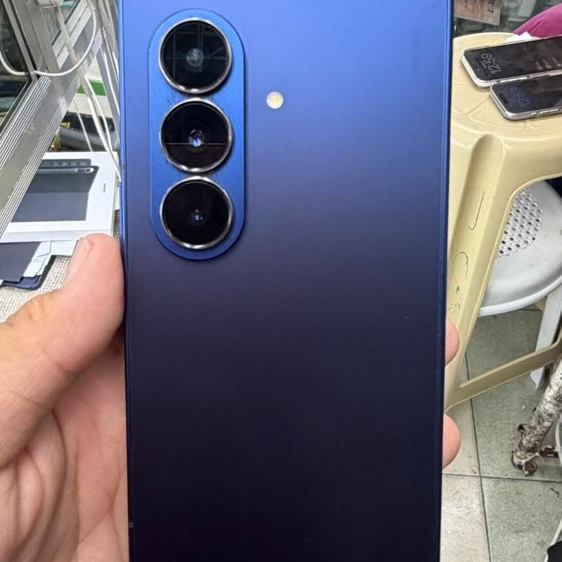 Samsung Fold 7 1Tb, openline, NTC, 98% smooth (Category: Android Others) located in San Juan City. Submitted by angelwinks8 (Listing ID 1470429610, Image 1). Description: Fold 7 1Tb, openline, NTC, 98% smooth PACKAGE : Unit and Charger Warranty: 5 Days testing warranty, No warranty on LCD and water damage MODE of PAYMENT: -CASH -BPI Transfer -BDO Transfer -Gcash Transfer -PayMaya *STORE PICK-UP, 2nd Floor Centermall Greenhills Shopping Center, Sa
