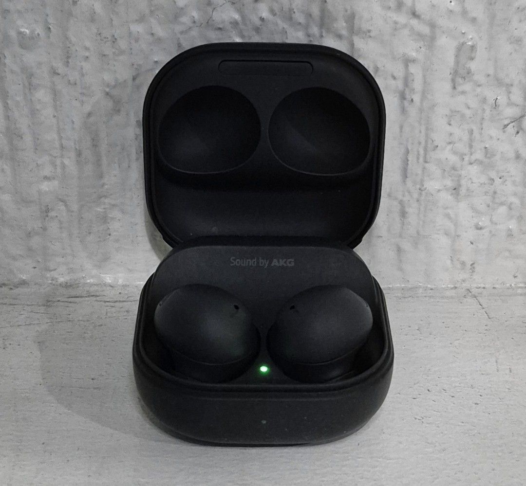 Samsung Galaxy Buds 2 Pro (Category: Earphones) located in Meycauayan. Submitted by jmrm1995 (Listing ID 1470526549, Image 1). Description: Key features: - Good noise cancelling - Dual mics - Can use one bud only (mono) - Balanced sound - Wireless charging case - No damage Only inclusions: - Charging case - Earbuds - Eartips Reason for selling: I prefer open earphones now. I no longer use this. --- Slightly negotiable ---.