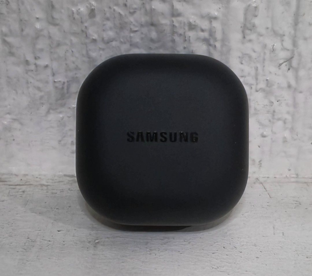 Samsung Galaxy Buds 2 Pro (Category: Earphones) located in Meycauayan. Submitted by jmrm1995 (Listing ID 1470526549, Image 2). Description: Key features: - Good noise cancelling - Dual mics - Can use one bud only (mono) - Balanced sound - Wireless charging case - No damage Only inclusions: - Charging case - Earbuds - Eartips Reason for selling: I prefer open earphones now. I no longer use this. --- Slightly negotiable ---.