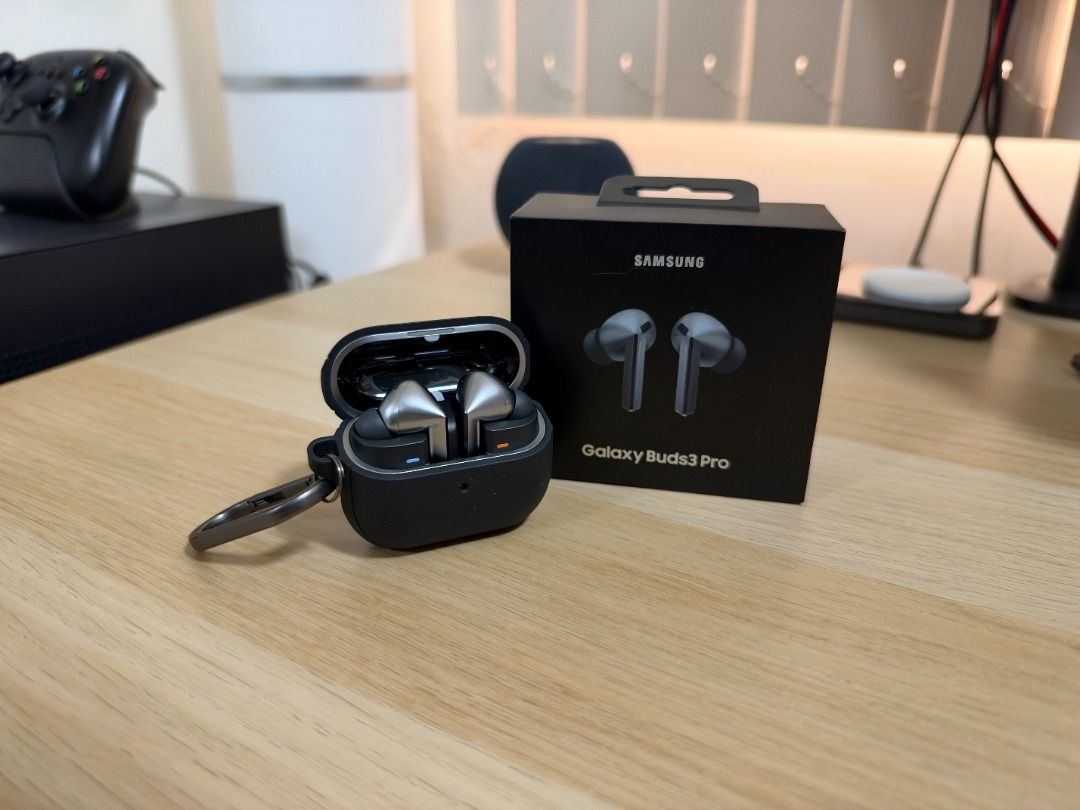 Samsung Galaxy Buds 3 Pro (Silver) w/ Ringke Hard Case (Category: Earphones) located in Mandaluyong City. Submitted by achrovisual (Listing ID 1470407423, Image 2). Description: Selling a used pair of Samsung Galaxy Buds 3 Pro in Silver. Clean, fully functional, and well-maintained with excellent sound quality and ANC. Reason for selling: Clearing out extra audio gear. Includes: • 1x Galaxy Buds 3 Pro (Silver) with original charging case & ear ti