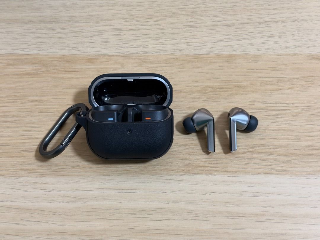 Samsung Galaxy Buds 3 Pro (Silver) w/ Ringke Hard Case (Category: Earphones) located in Mandaluyong City. Submitted by achrovisual (Listing ID 1470407423, Image 3). Description: Selling a used pair of Samsung Galaxy Buds 3 Pro in Silver. Clean, fully functional, and well-maintained with excellent sound quality and ANC. Reason for selling: Clearing out extra audio gear. Includes: • 1x Galaxy Buds 3 Pro (Silver) with original charging case & ear ti