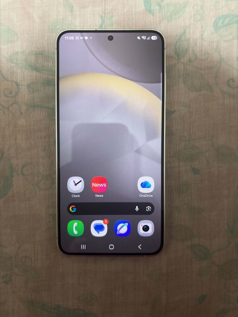 Samsung s24 256 GB (Category: Samsung) located in Las Pinas. Submitted by dnlcsantiii (Listing ID 1470443722, Image 2). Description: Selling Samsung s24 256 gb With box, cord, and case No issues or dents With tempered glass Updated to latest One UI Open for swap to lower unit plus cash Loc: Las piñas .