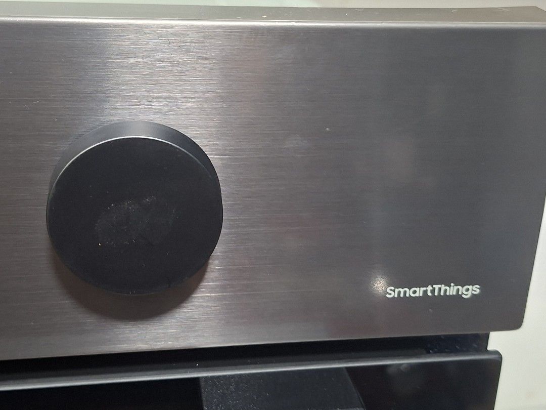 Samsung SmartThings Built-In Oven (Category: Ovens & Toasters) located in Taguig. Submitted by gongolly2007 (Listing ID 1470494669, Image 3). Description: - Brand: Samsung Built-in Oven - Design: Sleek stainless steel finish with black glass door - Controls: Rotary dial control knob and digital touch control panel - Display: LED display with timer and temperature settings - Features: Smart connectivity features and multi-mode cooking options - Co