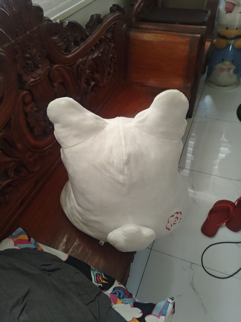 Sanrio Hanamaruobake super jumbo (Category: Plushies & Soft Toys) located in San Miguel. Submitted by wallingsott (Listing ID 1470373595, Image 2). Description: - 100% Authentic Sanrio plush toy with official tag dated 2025 - Design: White body, adorable pink cheek swirls, and matching pink swirl detail on the tail - Accessory: Comes with a cute bright red stick - Material: Ultra-soft and huggable fabric - Perfect for gifts, display, or adding to