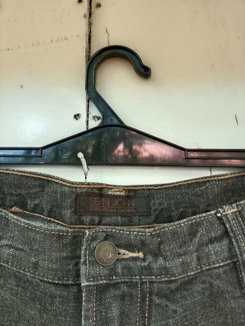 Sean John Premium Denim Jorts Size 38 (Category: Shorts) located in Bantayan. Submitted by markjimenez1975557 (Listing ID 1470478456, Image 3). Description: excellent waist 38-40 length 28 leg hole 13 no issue - Brand: Sean John - Item: Denim Jorts / Shorts - Wash: Dark wash - Size: 38 - Fit: Classic wide leg - Material: Heavyweight denim - Details: Leather patch on back waistband, branded button and rivets, signature back pocket stitching.