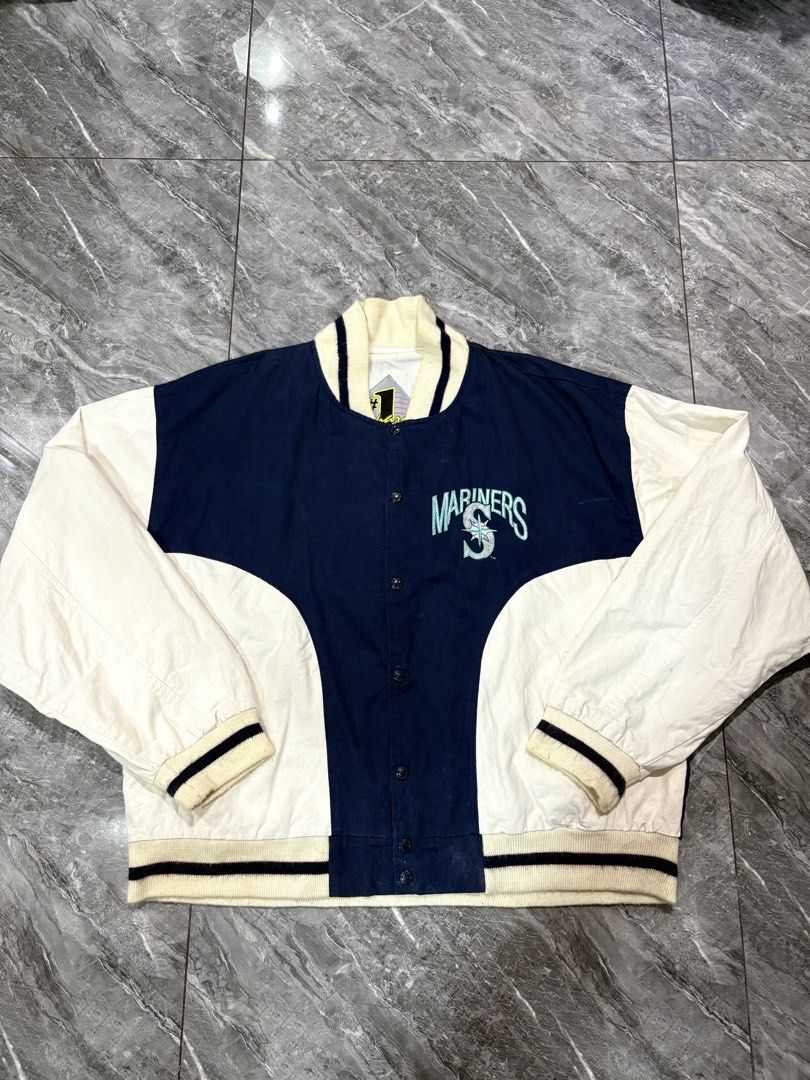 seattles mariners vintage (Category: Coats, Jackets and Outerwear) located in Pasay City. Submitted by maads (Listing ID 1470421678, Image 1). Description: SIZE MEDIUM FITS LARGE W 26 x L 26 MINOR STAIN ON SLEEVES.