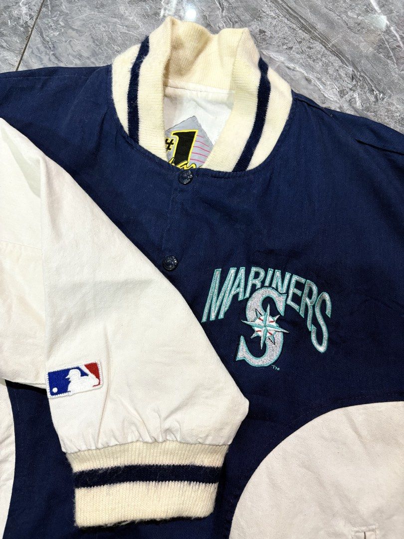 seattles mariners vintage (Category: Coats, Jackets and Outerwear) located in Pasay City. Submitted by maads (Listing ID 1470421678, Image 3). Description: SIZE MEDIUM FITS LARGE W 26 x L 26 MINOR STAIN ON SLEEVES.
