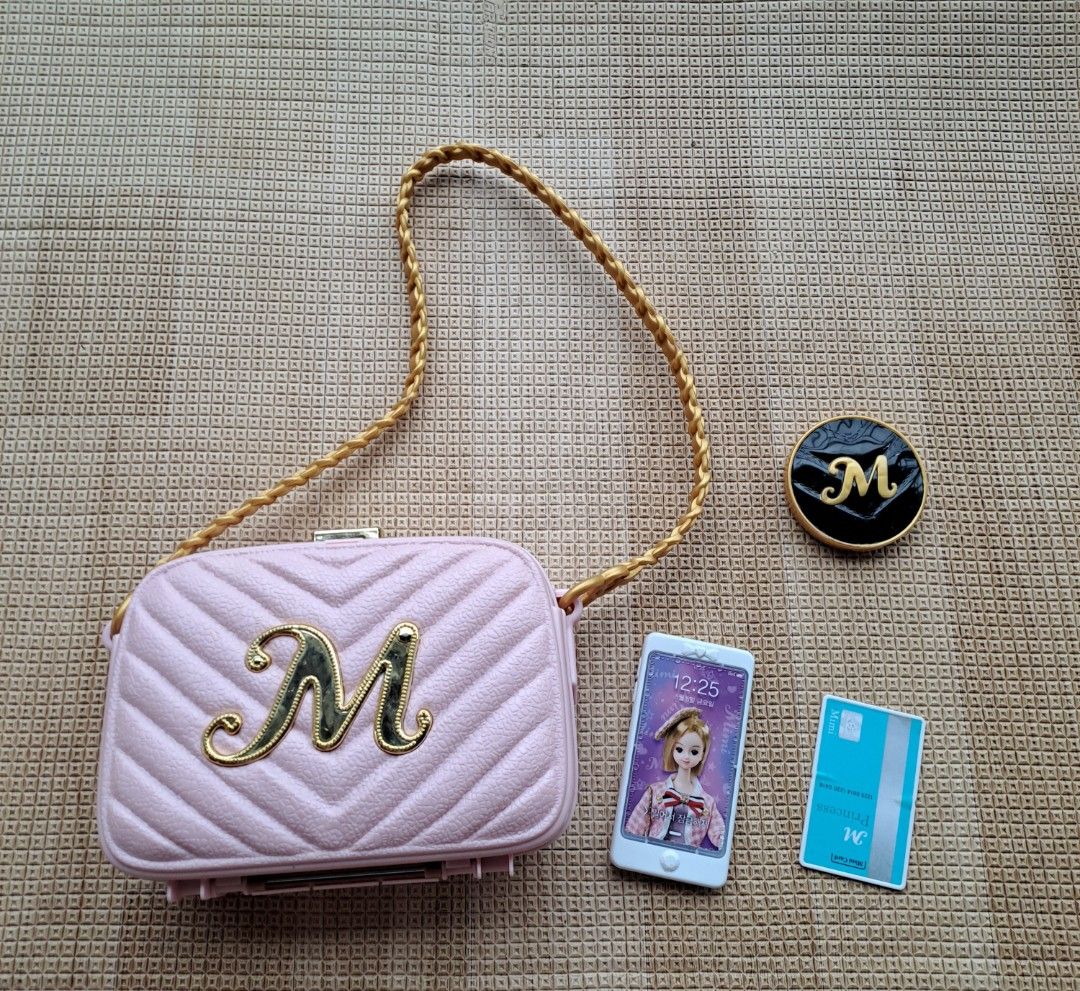 Secret Mimj Handbag toy (Category: Interactive Toys) located in Cebu City. Submitted by kaedenscebu (Listing ID 1470358106, Image 2). Description: Secret mimi handbag ▪︎Made in korea ▪︎Interactive purse toy for toddler ▪︎Brand : Mimi world ▪︎Battery operated ▪︎Srp 3k Preloved in likenewcondition With accessories Loc : Mabolo cebu city pick up or maxim cod We ship nationwide via Flash.