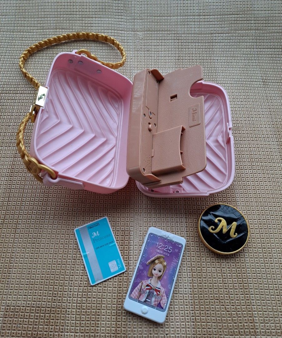 Secret Mimj Handbag toy (Category: Interactive Toys) located in Cebu City. Submitted by kaedenscebu (Listing ID 1470358106, Image 3). Description: Secret mimi handbag ▪︎Made in korea ▪︎Interactive purse toy for toddler ▪︎Brand : Mimi world ▪︎Battery operated ▪︎Srp 3k Preloved in likenewcondition With accessories Loc : Mabolo cebu city pick up or maxim cod We ship nationwide via Flash.