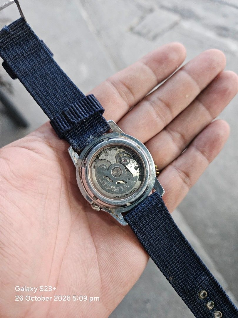 Seiko snke63j1 black dial (Category: Men's Watches) located in Alegria. Submitted by watchmefor (Listing ID 1470463088, Image 2). Description: seiko 5 black dial snke63j1 7s26 02w0 dm.