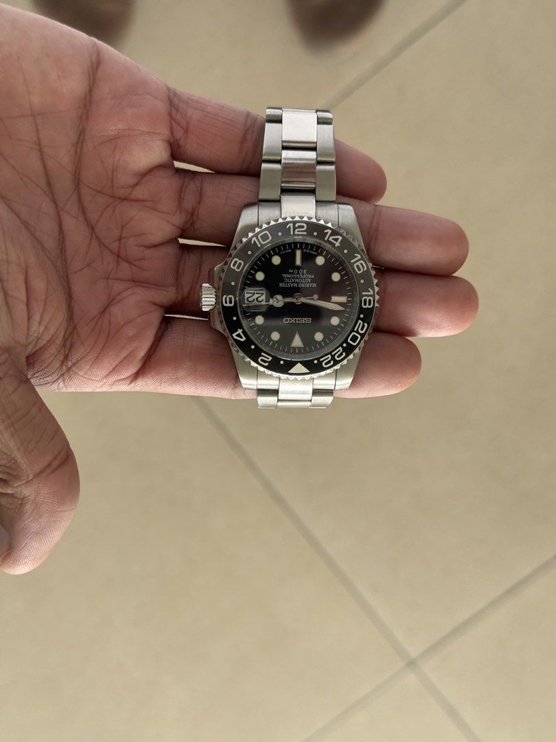 Seiko Watch - Bruce Wayne Automatic (MOD) (Category: Men's Watches) located in Manila. Submitted by yrsullano (Listing ID 1470363409, Image 2). Description: • No box included, unit only. • Crown screw to lock properly. • Water Resistant up to 40 meters. • Stainless Steel Oyster Bracelet. • 40mm Diameter..