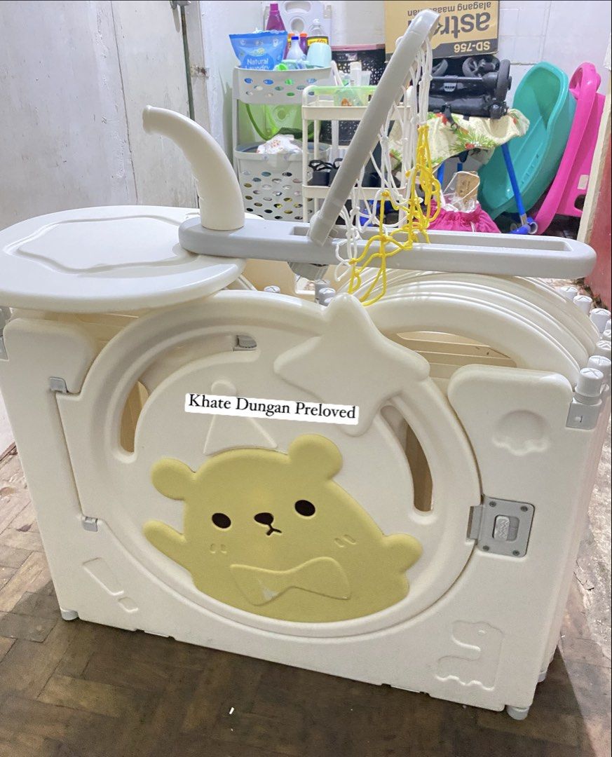 Semi Double Playpen with Ring ( PRLEOVED) (Category: Safety Gates, Locks & Protectors) located in Quezon City. Submitted by delacruzka25783 (Listing ID 1470353105, Image 3). Description: No issue Complete locks Sign of usage ₱2300 LAST PRICE.