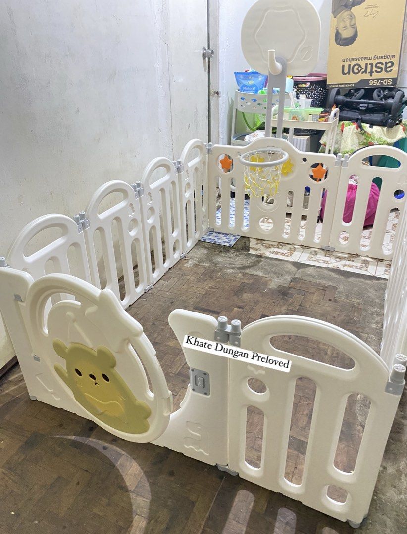 Semi Double Playpen with Ring ( PRLEOVED) (Category: Safety Gates, Locks & Protectors) located in Quezon City. Submitted by delacruzka25783 (Listing ID 1470353105, Image 2). Description: No issue Complete locks Sign of usage ₱2300 LAST PRICE.