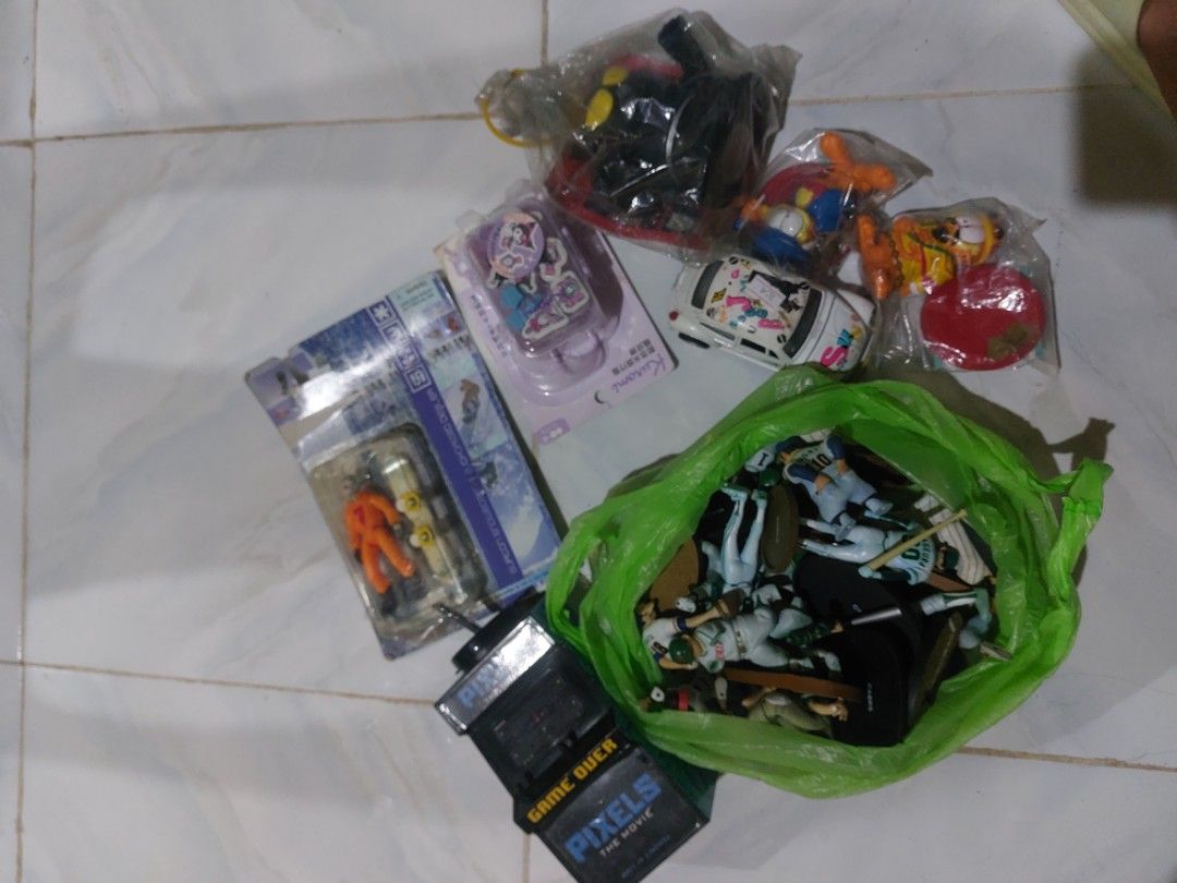 Set 2 (Category: Designer & Blind Box Toys) located in Magarao. Submitted by hotdogsandwich.flower (Listing ID 1470509727, Image 1). Description: .