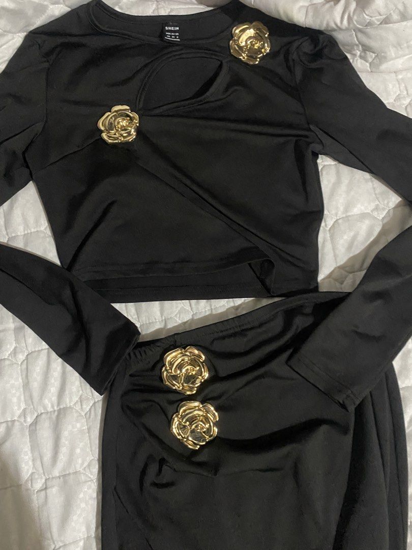 SET Black Elegant with Gold Rose (Category: Sets or Coordinates) located in Manila. Submitted by dear_soleil (Listing ID 1470361597, Image 1). Description: SET xs on tag but can fit up to s.