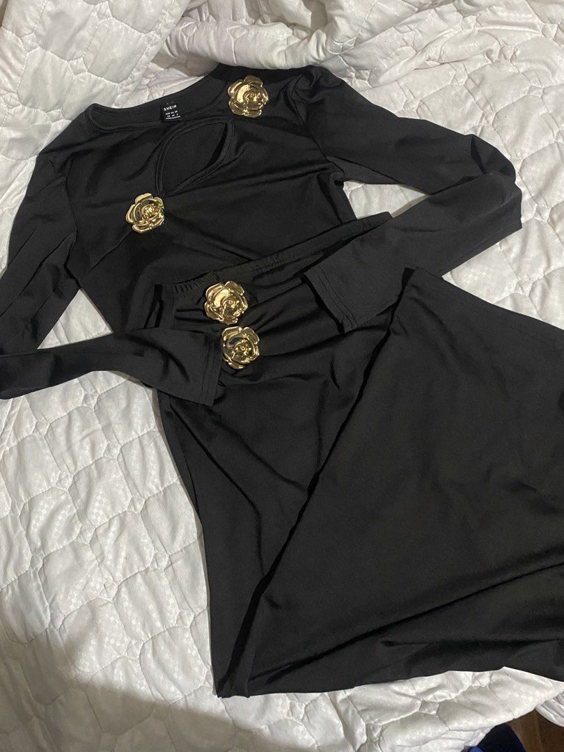 SET Black Elegant with Gold Rose (Category: Sets or Coordinates) located in Manila. Submitted by dear_soleil (Listing ID 1470361597, Image 2). Description: SET xs on tag but can fit up to s.