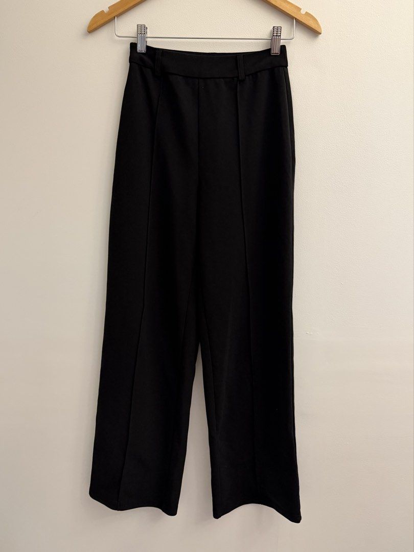 SHEIN Black Coordinates XS terno self tie top (Category: Sets or Coordinates) located in Manila. Submitted by closetclearout.mnl (Listing ID 1470398744, Image 3). Description: adjustable top ( tie at the back) side zip pants size : xs too tight on me .