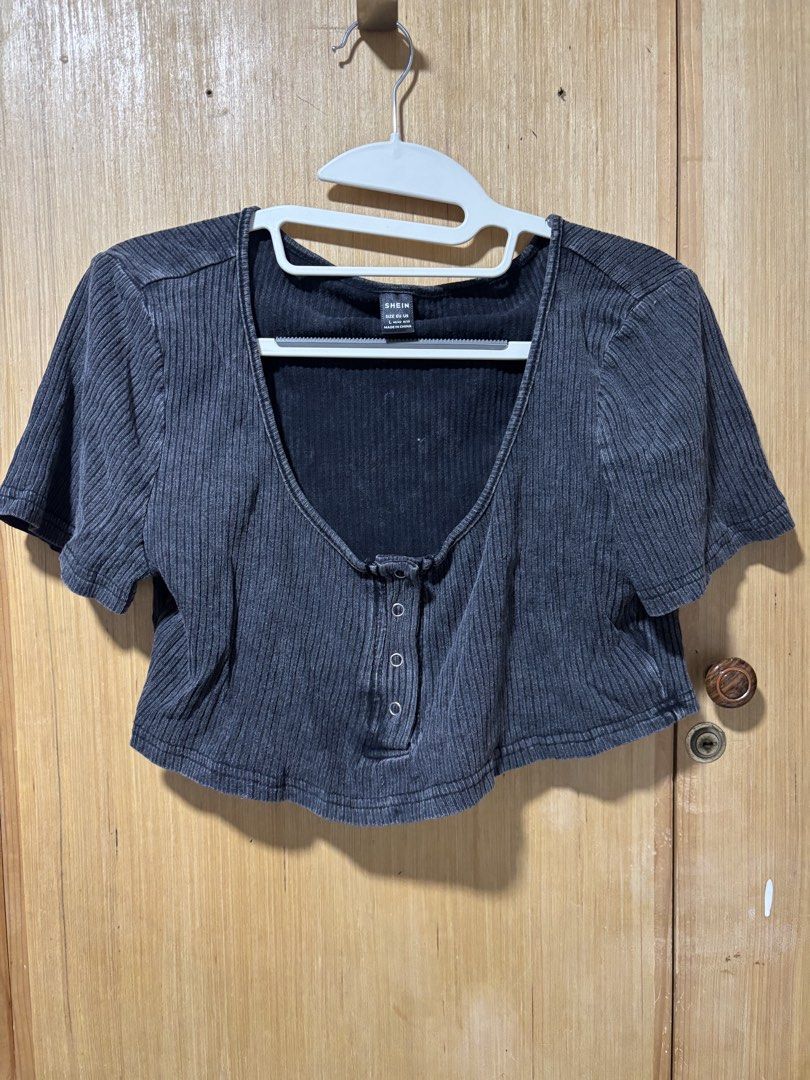 Shein Dark Grey Ribbed Crop Top Size L (Category: Sleeveless) located in Taguig. Submitted by pauu1234 (Listing ID 1470409654, Image 1). Description: 📌 Never been used 📌 Fits M-L body frames Original price: ₱339 - payment first basis - next day pick up (contact seller if needed immediately) - taguig area 😊.