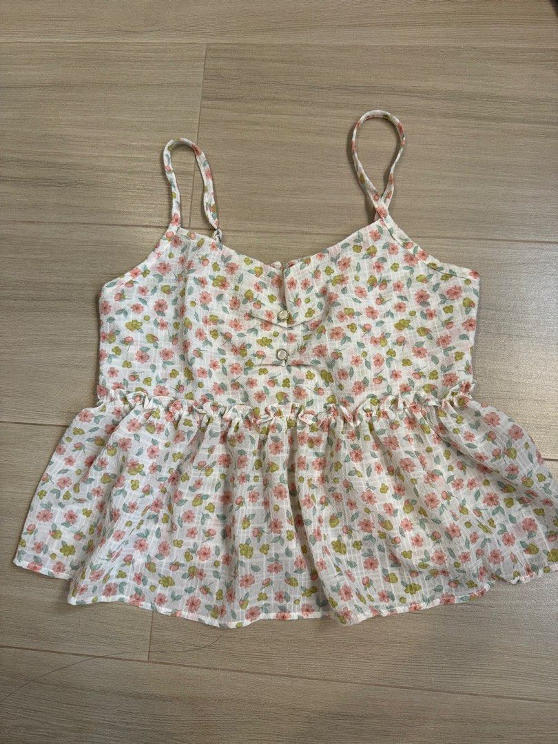 SHEIN floral button tank (Category: Sleeveless) located in Manila. Submitted by bella_boo (Listing ID 1470401567, Image 1). Description: need to sell by TUESDAY tags 🏷️: brandy melville subdued edikted hnm cotton on pull n bear bershka stradivarius zara.