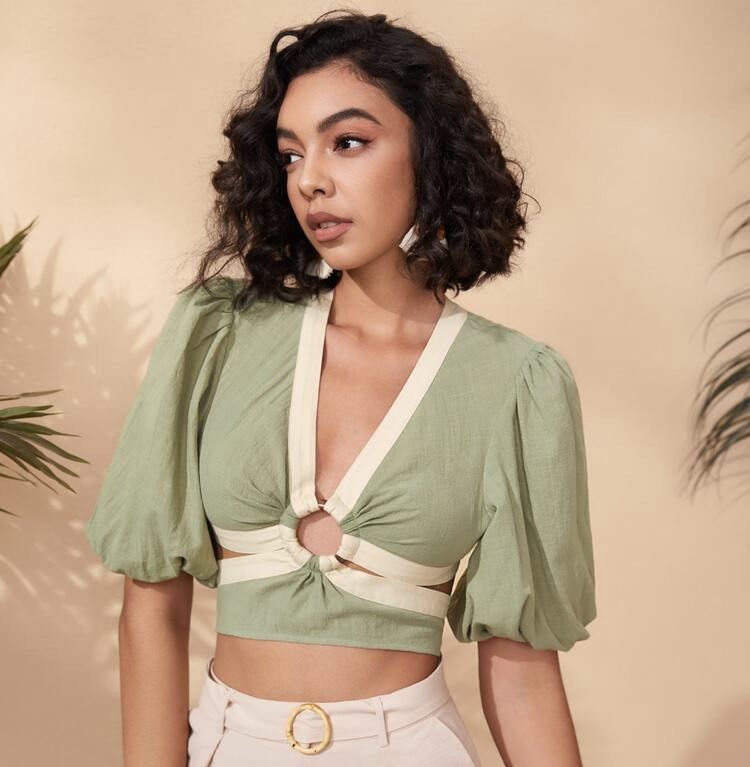 Green Ring Detail Crop Top Size S (Category: Sleeveless) located in General Mariano Alvarez. Submitted by kascade (Listing ID 1470436074, Image 1). Description: - Brand: SHEIN - Size: Small (EU 36, US 4) - Color: Green with beige contrast trim - Details: Center O-ring, puff sleeves with button cuffs, open back with self-tie closure - Fabric: Lightweight, ideal for warm weather 💵 Payment: GCash/MariBank 📦 Shipping: Lalamove 📍Location: GMA, Cavi