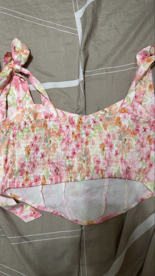 SHEIN Mod Floral Tie-Strap Crop Top (Category: Sleeveless) located in San Pedro. Submitted by abbbnnn (Listing ID 1470415439, Image 3). Description: - Brand: SHEIN Mod - Size: M - Design: Vibrant pink, orange, and green floral print with a flattering sweetheart neckline - Details: Cute self-tie shoulder straps, smocked back panel for a comfortable fit, and a stylish pointed hemline - Care: Machine washable (gentle cycle) - Condition: Brand new wi