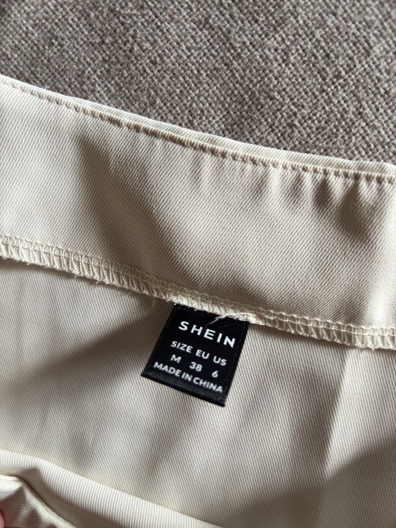 SHEIN Off-White Mini Skirt Size M (Category: Skirts) located in Baclayon. Submitted by nicolebadiang (Listing ID 1470435313, Image 2). Description: - Brand: SHEIN - Color: Off-white - Size: Medium (EU 38 / US 6) loc: bohol .