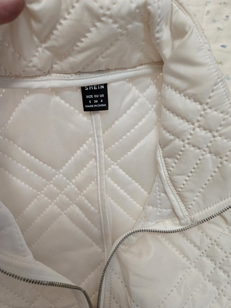 Shein travel jacket women Small (Category: Coats, Jackets and Outerwear) located in Manila. Submitted by chocomoose (Listing ID 1470383224, Image 3). Description: No stain or flaw. New condition Shein Size small Pwede pang travel to cold places.