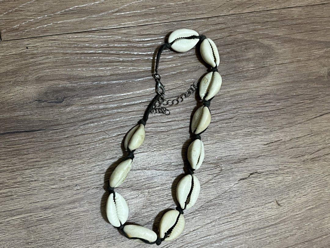 Shell Beach Summer Necklace (Category: Necklaces) located in Quezon City. Submitted by pinkvanilla.milkshake (Listing ID 1470530869, Image 2). Description: Needs cleaning Freeb na lang pero kailangan bumili sa paninda ko pra di sayang effort magship hehe.