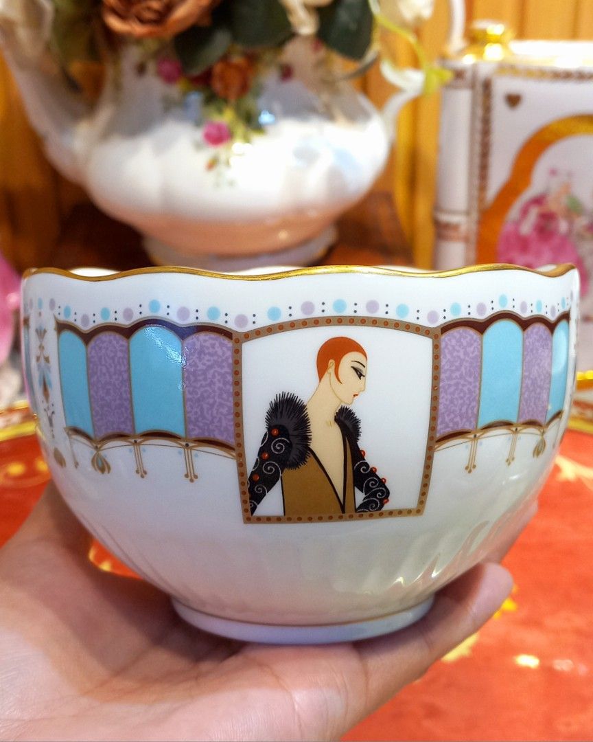 SHISEIDO BOWL (Category: Vases & Decorative Bowls) located in Cagayan de Oro. Submitted by beezeemum (Listing ID 1470528082, Image 1). Description: SHISEIDO ✨️Made in Japan ✨️In good condition ✨️5 x 3 inches ✨️1 available.