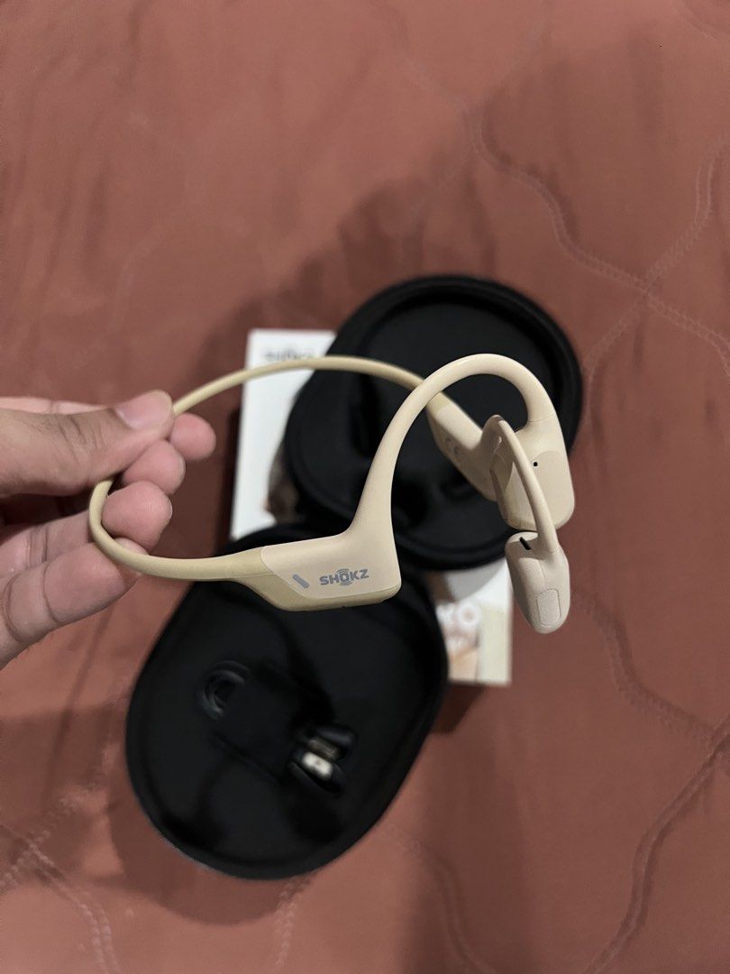 Shokz OpenRun Pro (Category: Headphones & Headsets) located in Quezon City. Submitted by shaggieboi (Listing ID 1470374364, Image 3). Description: Barely used Complete with box and receipt perfect for everyday use, sports, running, etc..