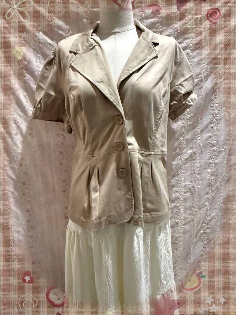 short-sleeve peplum blazer (Category: Blouses) located in San Pedro. Submitted by swiit_fruutz (Listing ID 1470383920, Image 1). Description: (SKIRT NOT INCLUDED) 𑣲𝄞 size: semi M. XL on tag mine: 250 steal: 350 lock: 400 ᯓ‎𝄞 REMINDER All clothes are preloved. By proceeding with your purchase, you acknowledge and agree to this condition and confirm that you have read the rules..