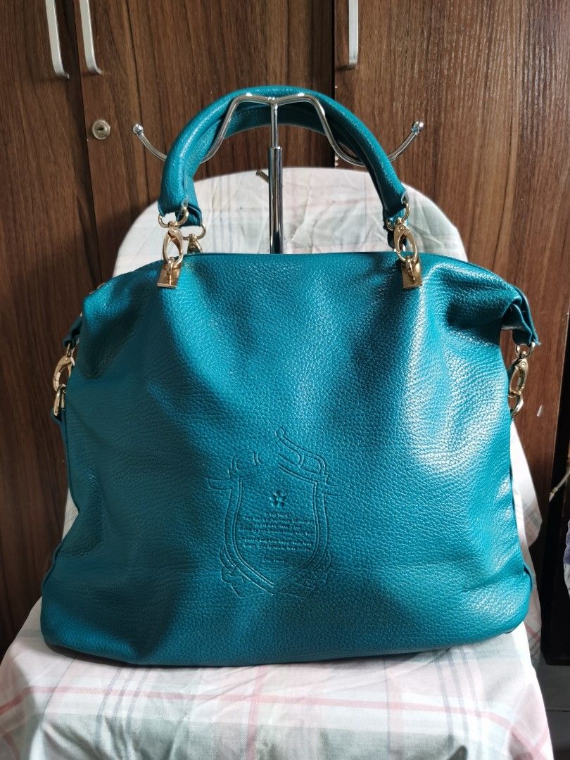 SHOULDER BAG (Category: Tote Bags) located in Bacolod City. Submitted by mzb06 (Listing ID 1470388248, Image 1). Description: LEATHER HAND/SHOULDER BAG, TEAL BLUE IN COLOR, SEMI LARGE SIZE. GENUINE LEATHER MATERIAL, NO FLAWS. DETAILED PICTURES POSTED FOR REFERENCE..