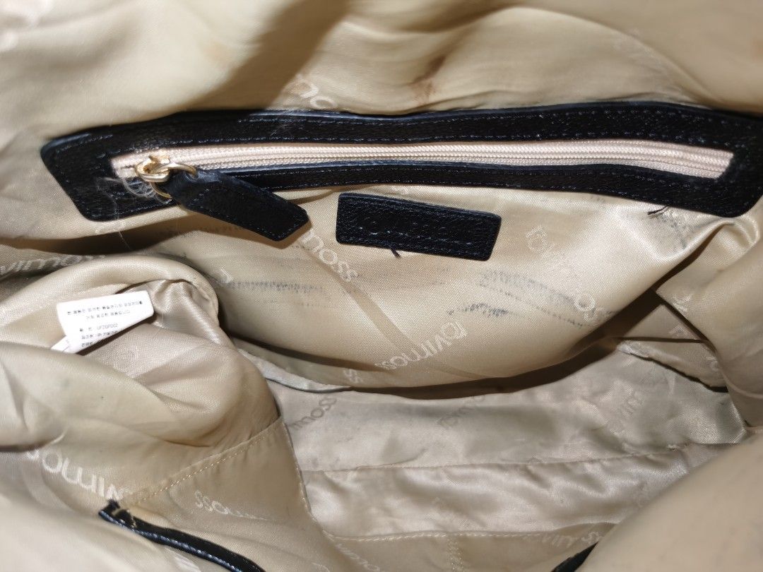 SHOULDER BAG/HOBO BAG (Category: Shoulder Bags) located in Bacolod City. Submitted by mzb06 (Listing ID 1470389678, Image 3). Description: GENUINE LEATHER MATERIAL, HOBO STYLE, EXCELLENT CONDITION, LARGE SIZE. NO FLAWS/STAIN INTERIOR LINING. DETAILED PICTURES POSTED FOR REFERENCE..