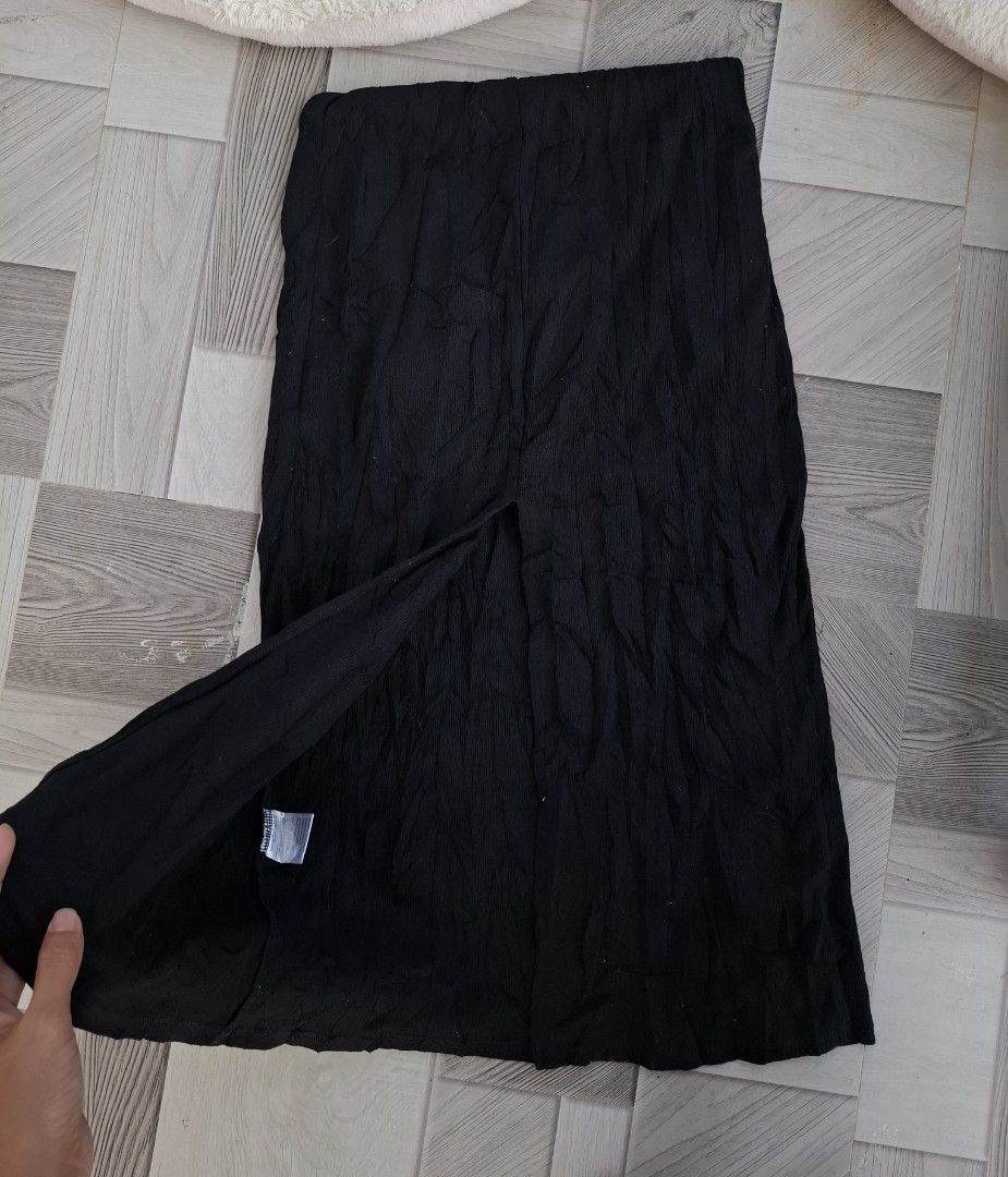 Skims long dress - small (Category: Dresses) located in Tanjay. Submitted by ukay_thriftybylj (Listing ID 1470443208, Image 3). Description: no nego color may vary due to lighting.