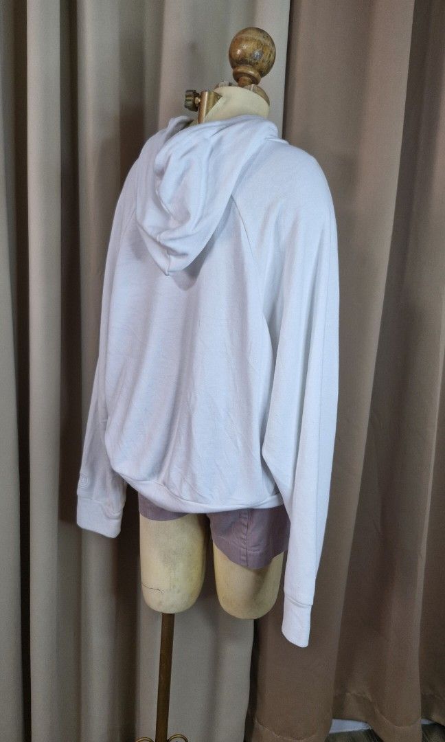 S-L: Vuori Hoody Jacket (Category: Coats, Jackets and Outerwear) located in Calabanga. Submitted by deniseallyson (Listing ID 1470466621, Image 3). Description: .