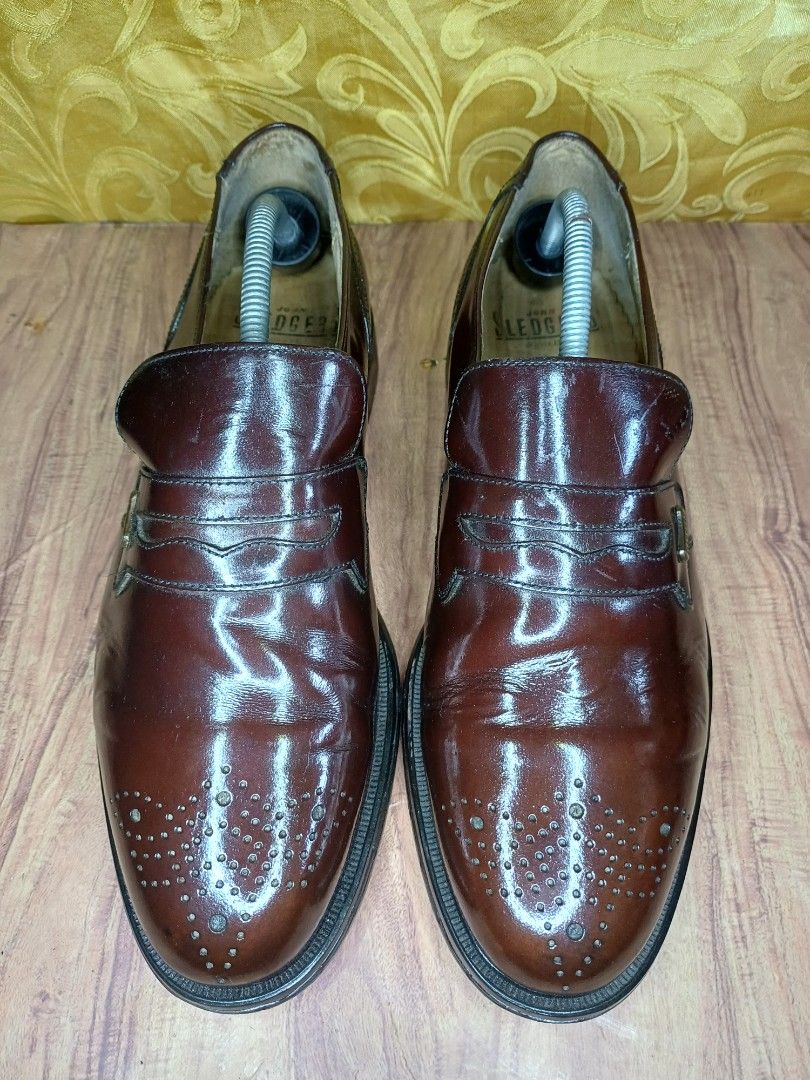 Sledgers Slip-on Loafers 👞 (Category: Dress Shoes) located in Quezon City. Submitted by jstreetsole (Listing ID 1470482365, Image 1). Description: Sledgers Slip-on Loafers 👞 Size 10 / 44 , 28 cm 📏 ✅Secondhand ✅Excellent Condition ✅Leather ✅️Made in France •💰 Payment Method. G-cash or meet up around Qc Commonwealth - Cod Along Metro manila •Can do Via. -Lalamove 🏍 -Jnt 🚌 -Lbc 🚌 Price: 1.3k Direct message for more details..