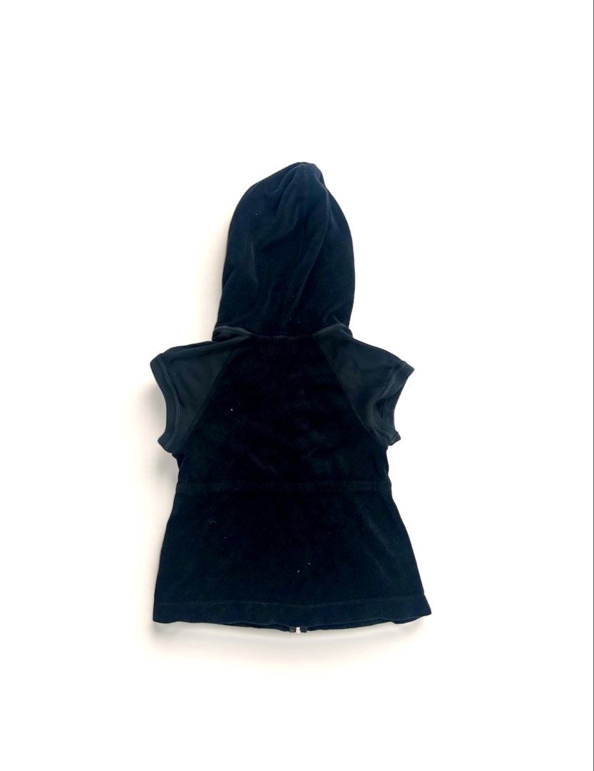 Sleeveless Hoodie Cropped Top (Category: Coats, Jackets and Outerwear) located in Tanauan. Submitted by procidenstella (Listing ID 1470395258, Image 2). Description: -negotiable Used it only to try if it’ll fit. .