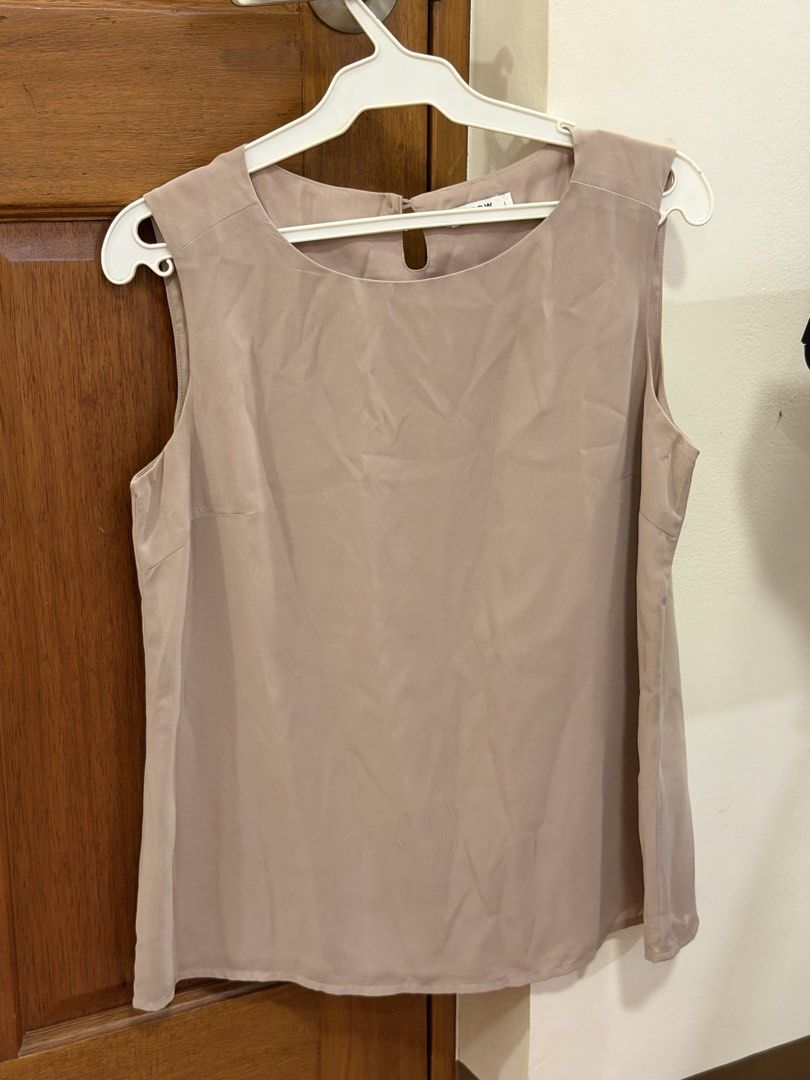 Sleeveless Top Large (Category: Blouses) located in Muntinlupa City. Submitted by noeyslittlecloset (Listing ID 1470419276, Image 1). Description: .