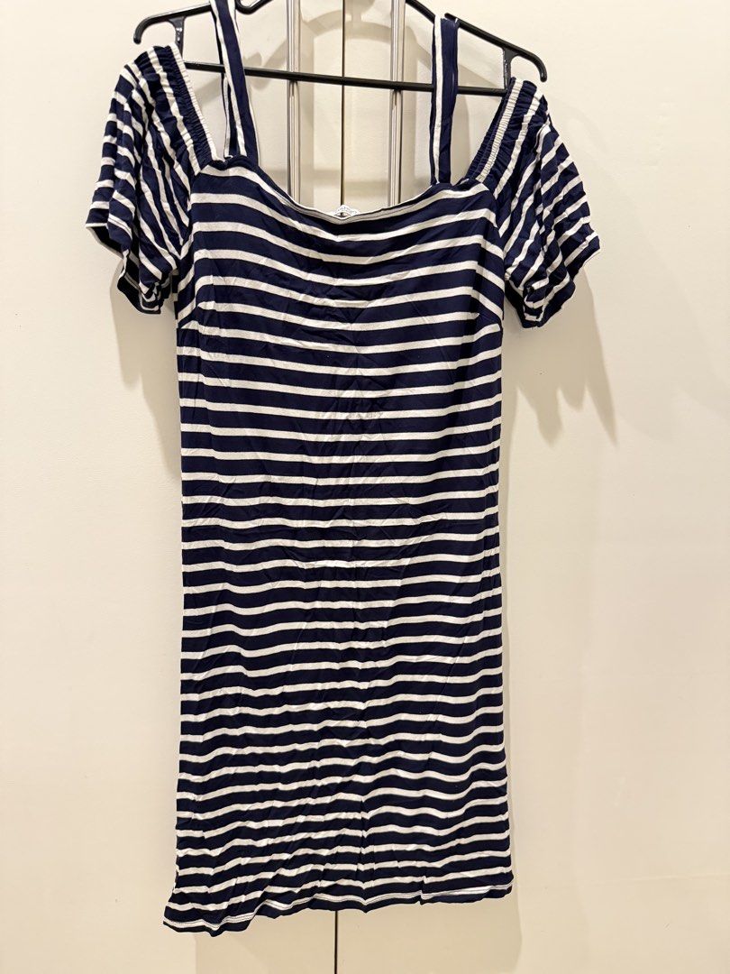Slightly used branded dress (Category: Dresses) located in Leyte. Submitted by introvert_nanay.82 (Listing ID 1470416447, Image 3). Description: .