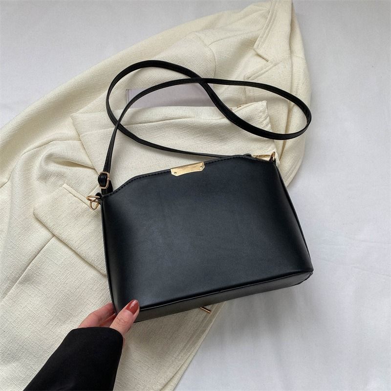 Sling Bag for Women (Category: Shoulder Bags) located in Quezon City. Submitted by evea_08fashion (Listing ID 1470367338, Image 3). Description: .