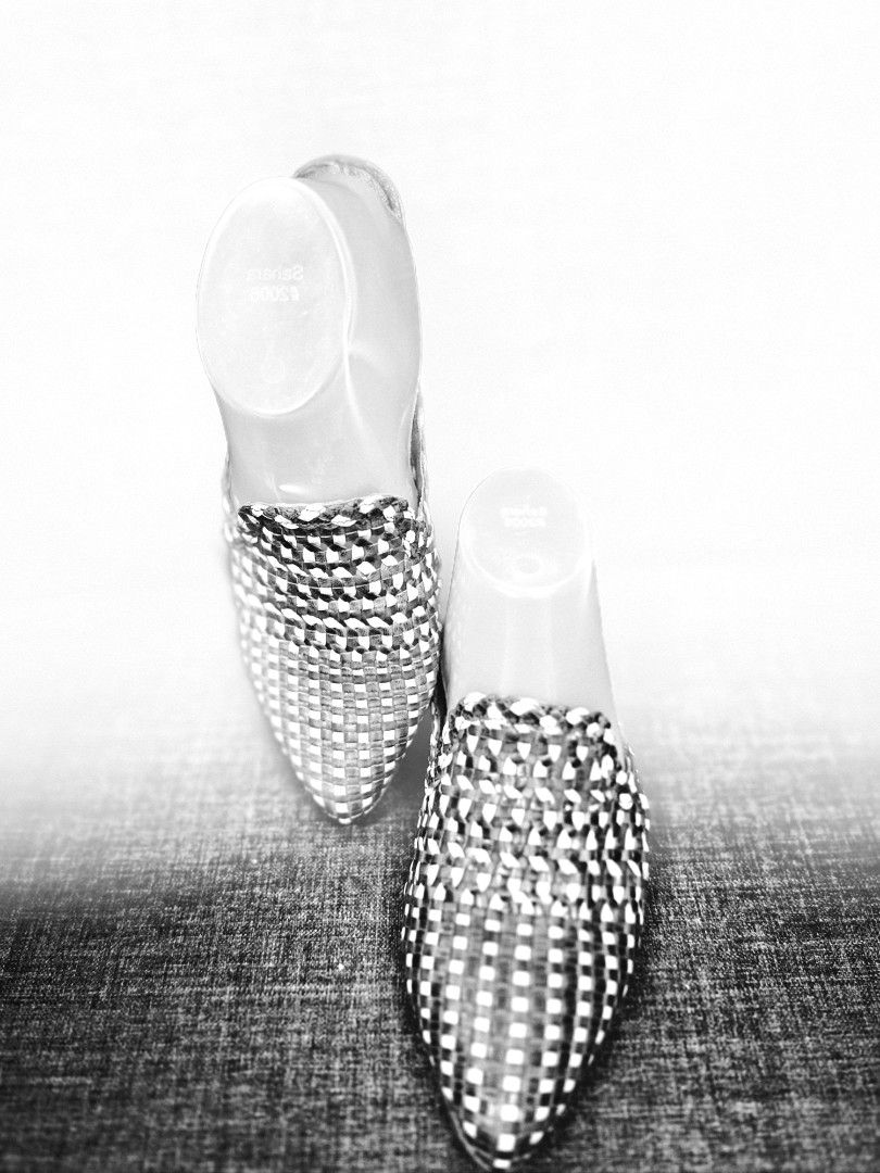 Slip on (Category: Flats & Sandals) located in General Trias. Submitted by rb_collezione (Listing ID 1470408920, Image 2). Description: Made in India. likenew conditio.